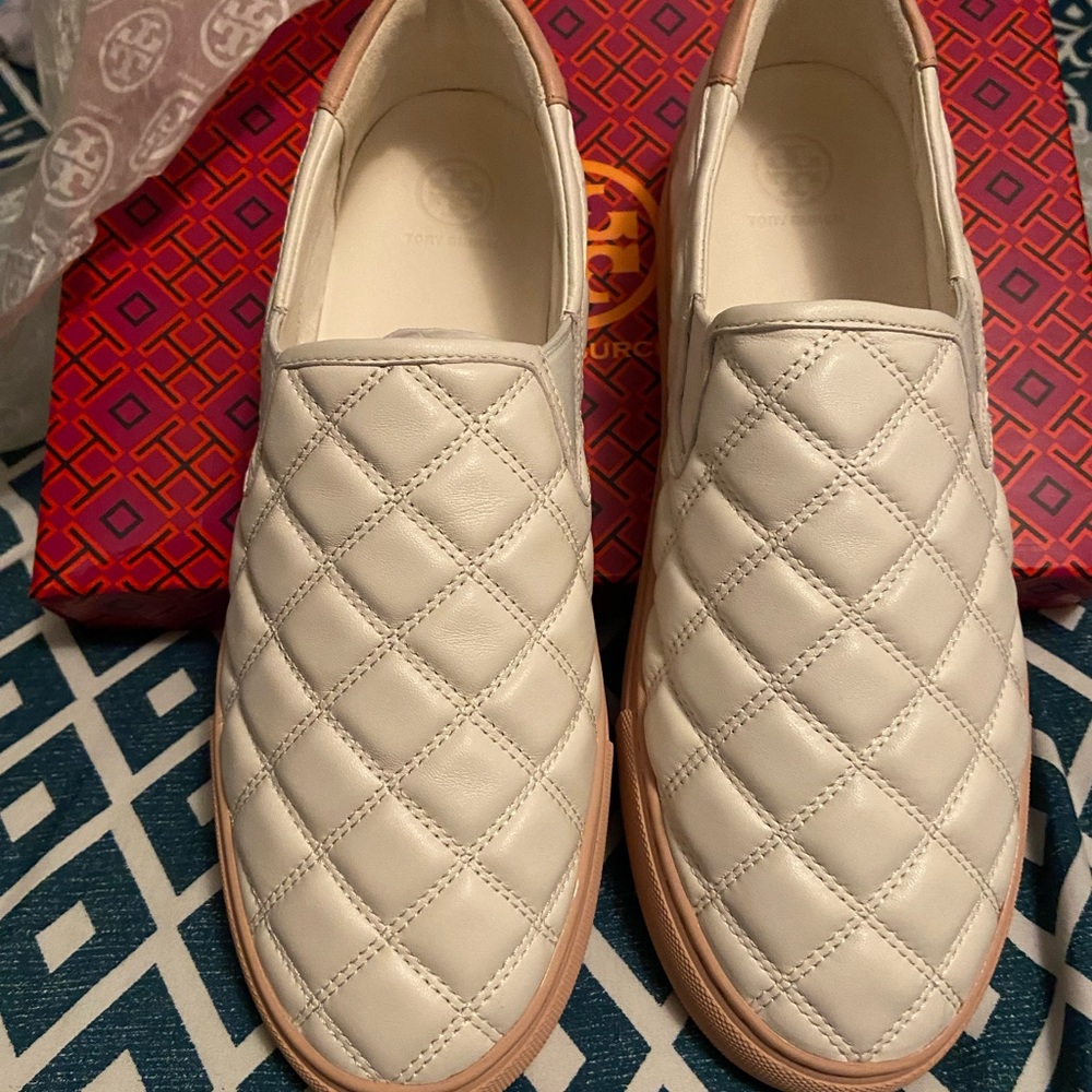 Brand new Tory Burch shoes in white and rose gold size 10